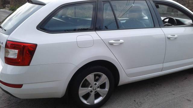 Skoda Octavia 1.6 TDI CR 110 SE L 5dr DSG Estate Diesel White