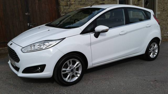 Ford Fiesta 1.0 EcoBoost Zetec 5dr Hatchback Petrol White